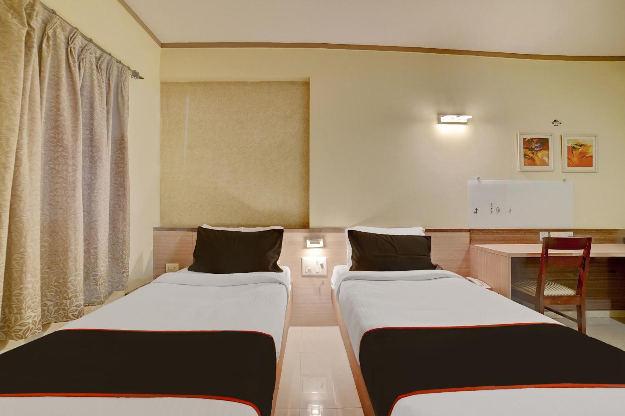 Collection O Kapil Residency Parage Chowk Near Lal Mahal Hotel