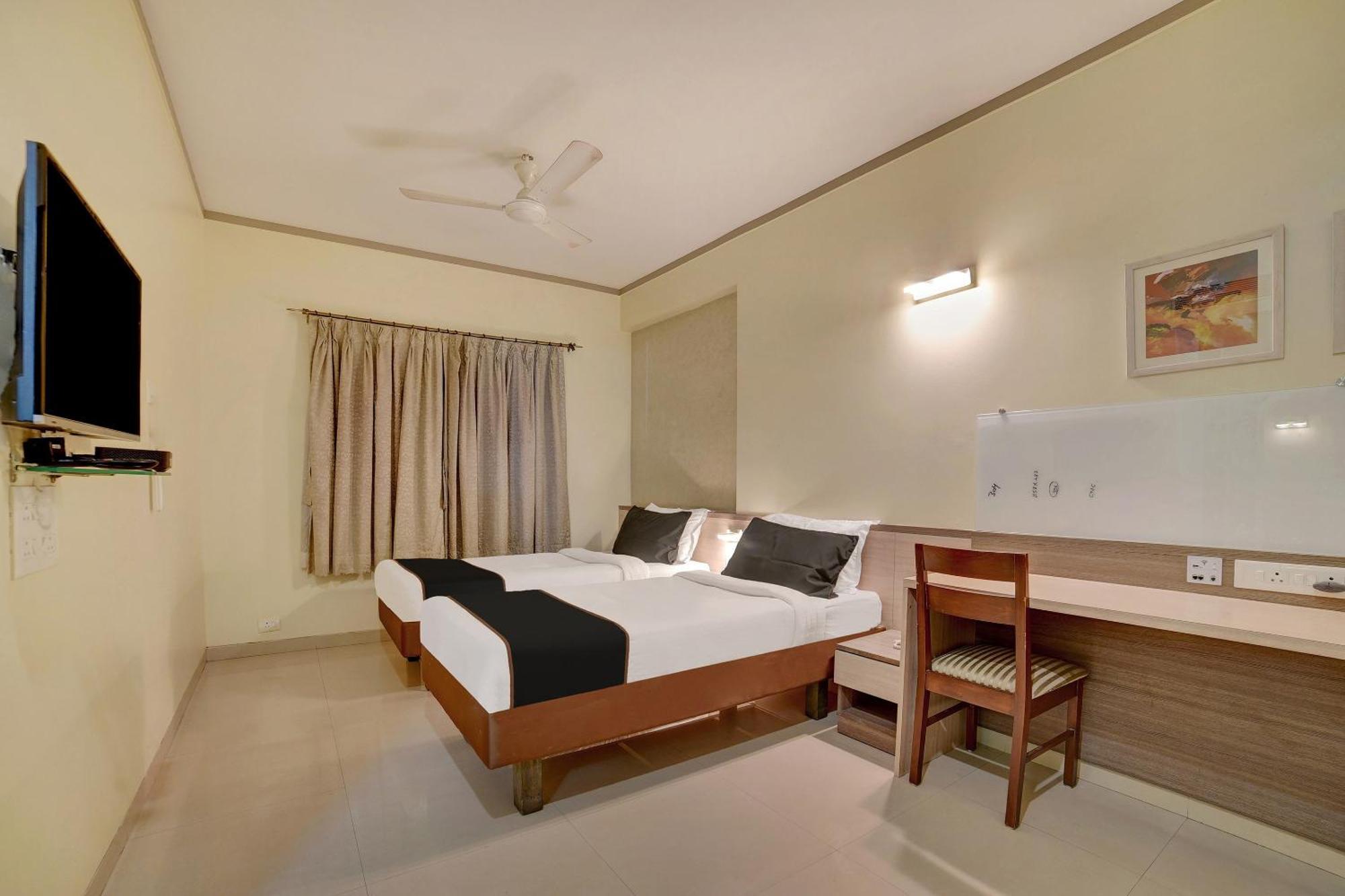 Hotel Collection O Kapil Residency Parage Chowk Near Lal Mahal Pune