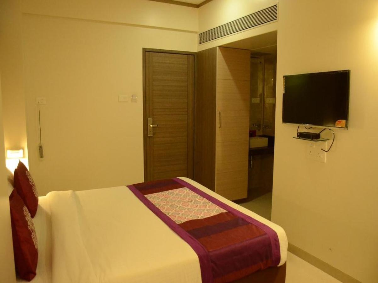 Collection O Kapil Residency Parage Chowk Near Lal Mahal Hotel