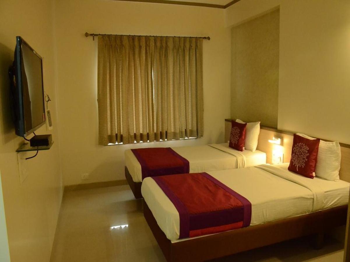 Collection O Kapil Residency Parage Chowk Near Lal Mahal Hotel