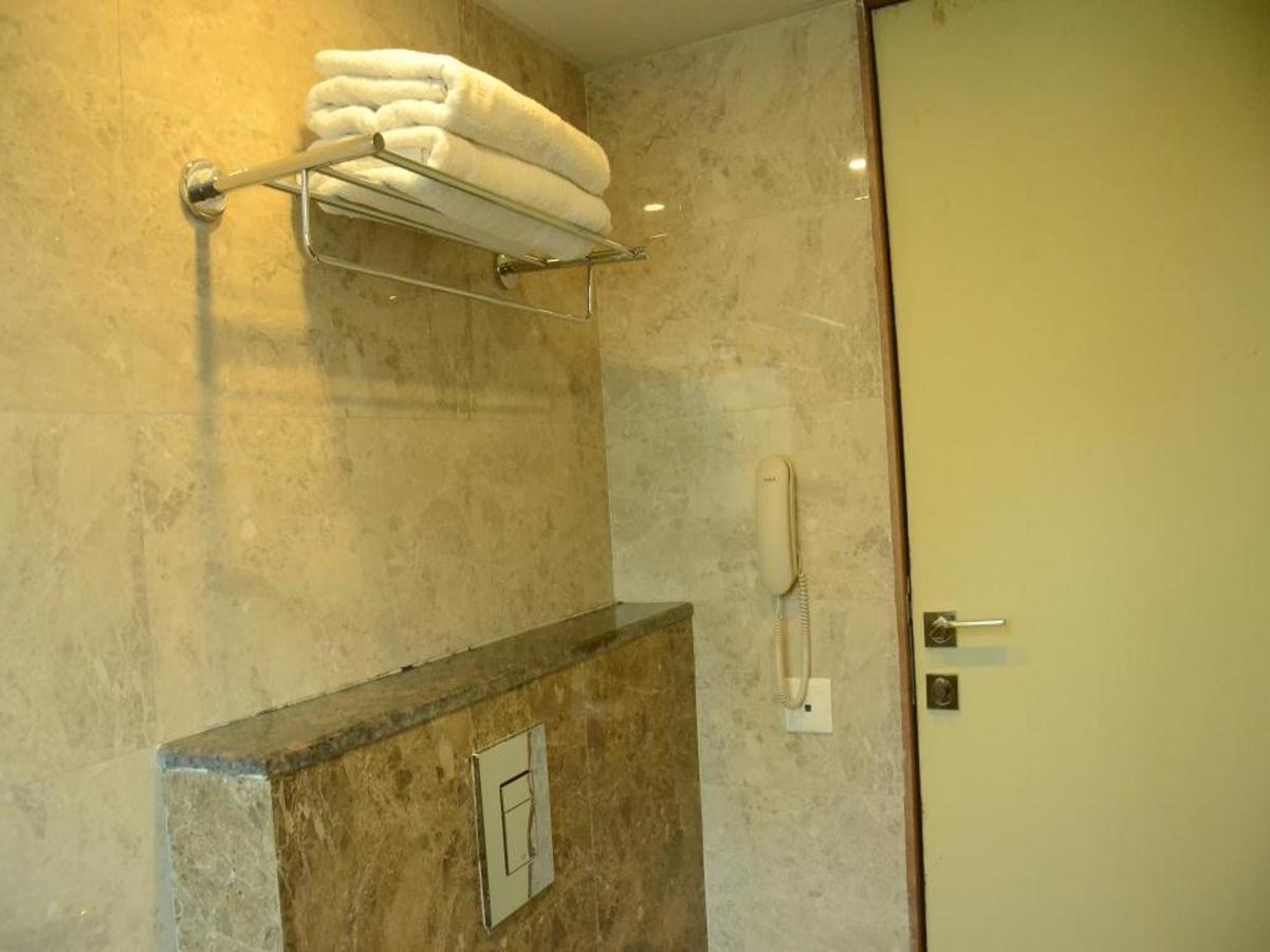 Collection O Kapil Residency Parage Chowk Near Lal Mahal Hotel